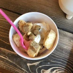 Vanilla and Strawbery frozen yogurt