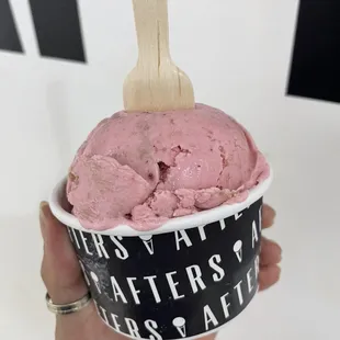Strawberry Cookie Crunch- yum | IG: veryhangrymary
