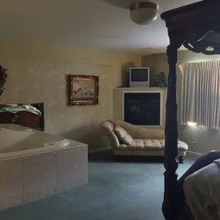 Stay overnight in rooms 1 through 8 which are the newest rooms all with a double jucuzzi in the room.