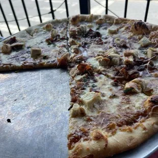 18&quot; BBQ Chicken Pizza