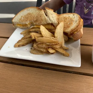 Kid&apos;s grilled cheese
