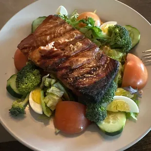 Grilled salmon salad