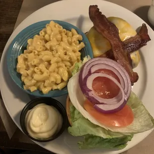 Tavern Burger with Mac n Cheese