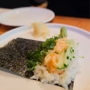 Spicy Scallop Hand Roll | Instagram: GaoGirlsGrubbin