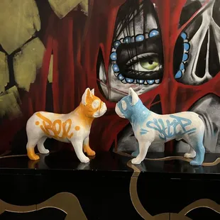 Love the matching bulldogs