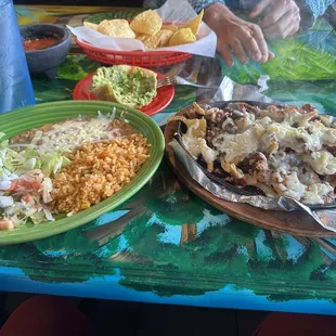 Large portions, always cooked fresh. My favorite - Hawaiian fajitas.