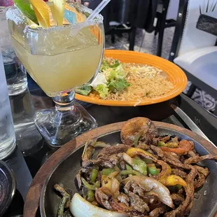 Lunch fajitas and margarita