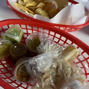 Chips and salsa -chips are stale and this is how salsa comes