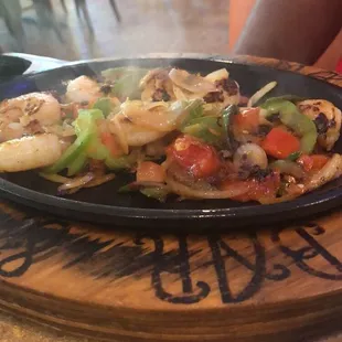 Lunch shrimp fajitas