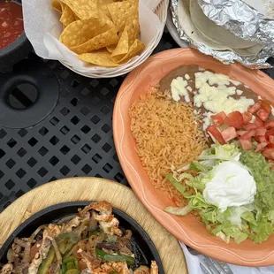 Lunch Fajita- and all the works that comes with it