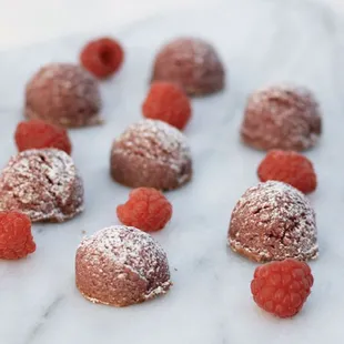 Raspberry Amaretti's