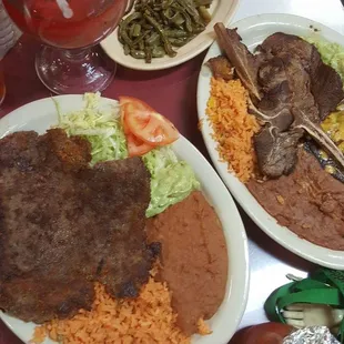 Food was delicious and I love how tha mole cheese enchiladas taste along with nopalitos....