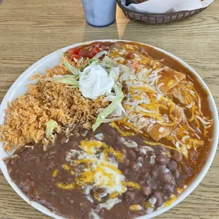 a plate of mexican food