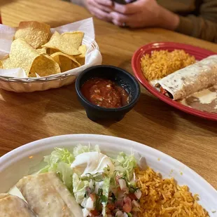 a plate of mexican food