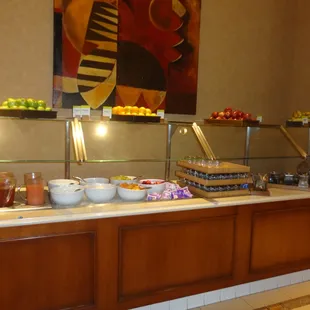 Fresh fruit, variety of juices &amp; milk, as well as oatmeal w/a varitey of toppings