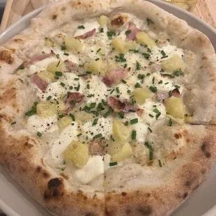 Patata pizza with bacon