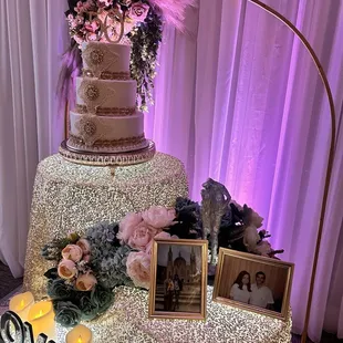 The pretty cake table
