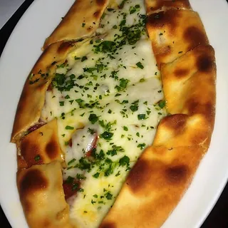 Sucuklu Pide