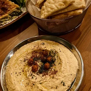 Hummus &amp; pita