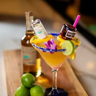 a margarita and limes