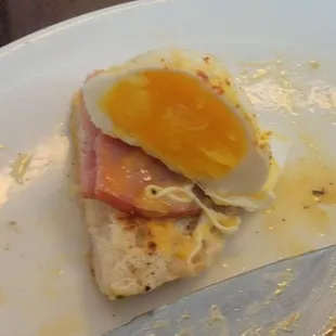 Eggs Benedict