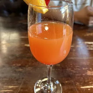 Muy excelente servicio todo y muy limpio muy rica comida muy bien todo 100% recomendado la mimosa estás excelentes