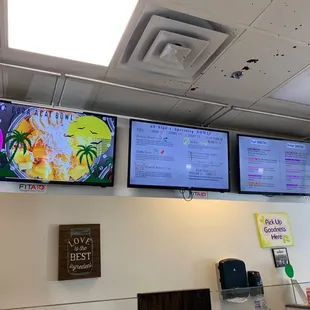 ows a restaurant's menus on multiple screens