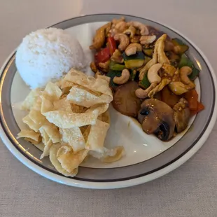 Cashew Chicken lunch portion