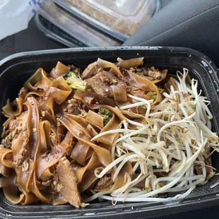 N2. Pad See Ew Hot spice with Beef