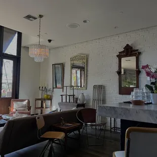 Such an eclectic interior