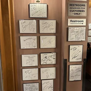 Famous autographs, interior