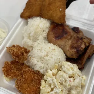 #4 Seafood Mix Lunch $11.29 - The pieces are soooo small