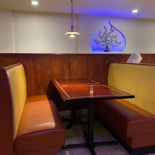 booths and tables