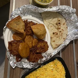 Palak Paneer, Vegetable Samosa/ vegetarian Appetizer Combo, biryani rice, naan