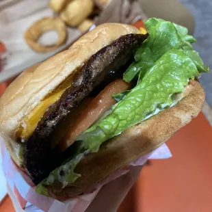 Cheese Burger, onion rings