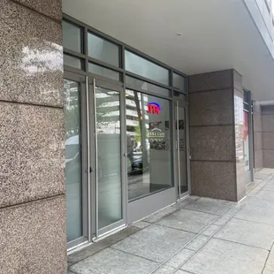 Entrance on K Street ( near 21st Str intersection)