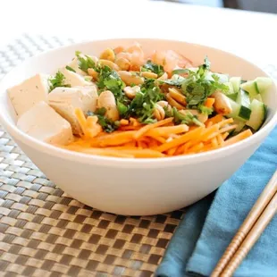 THAI TOFU QUINOA BOWL