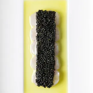 Crudo e Caviale: fluke crudo, american sturgeon caviar, crème fraîche, meyer lemon