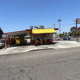 a view of a taco shop