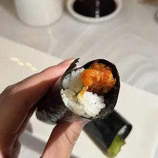 Sake handroll