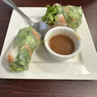 Delicious and fresh 2 Piece Soft Spring Roll, the spearmint leaves gave it such a good flavor.