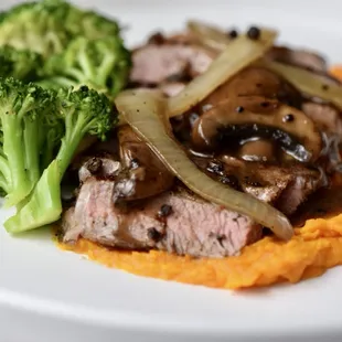 Peppercorn Steak with Broccoli and Carrot / Sweet Potato Mash