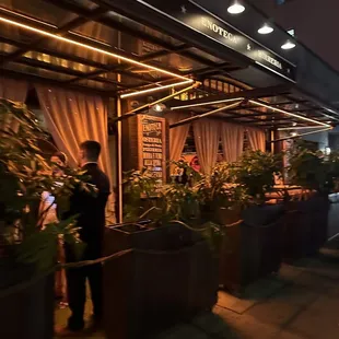 the outside of a restaurant