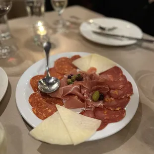 Charcuterie y Queso Manchego $14.95