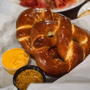 Bavarian Soft Baked Pretzel - IG: @nelson_eats