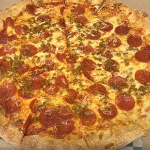 Extra large pizza  Extra cheese  Pepperoni and sausage