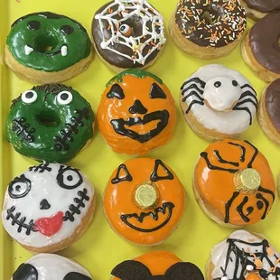 Halloween donuts decorations