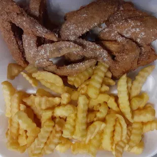 Whole chicken wings with lemon pepper with fries