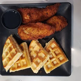 Chicken and waffles (bland tasted like bag chicken from the grocery store)  no seasoning what so ever