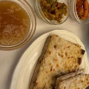 KABULI NAAN Naan studded with cashew nut pieces